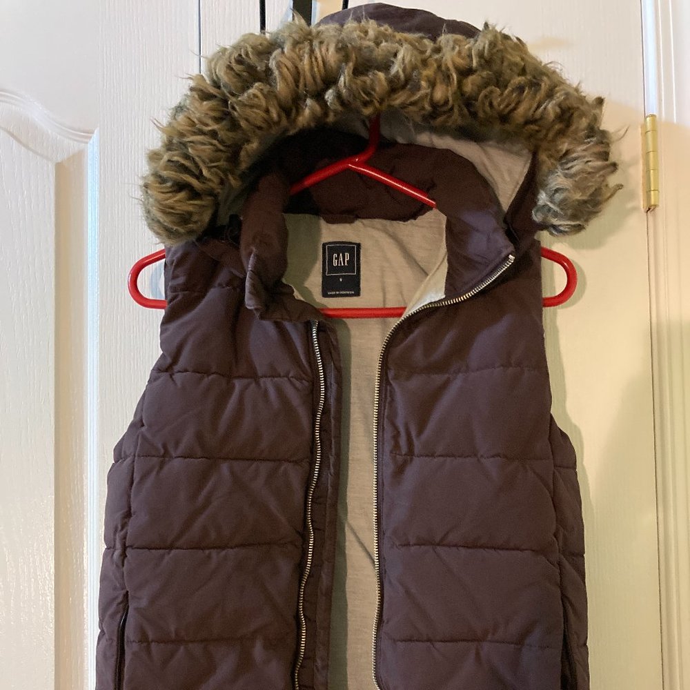 Gap puffy vest with fur hood